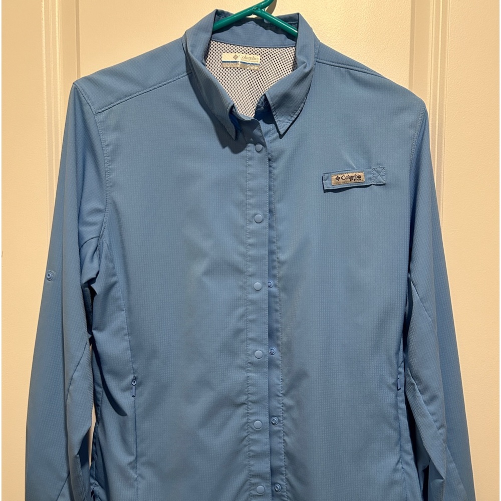 Columbia women’s button up long sleeve shirt-Size M